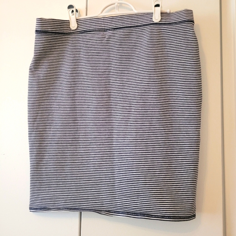 Old Navy Size Large Blue & White Striped Stretchy Above the Knee Skirt
